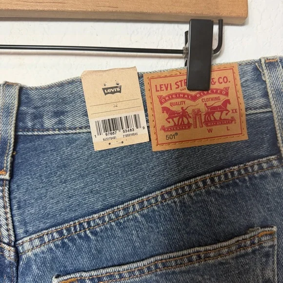LEVI'S 501 HIGH RISE JEAN SHORTS WOMEN'S 32 NWT 100% COTTON - Picture 3 of 8
